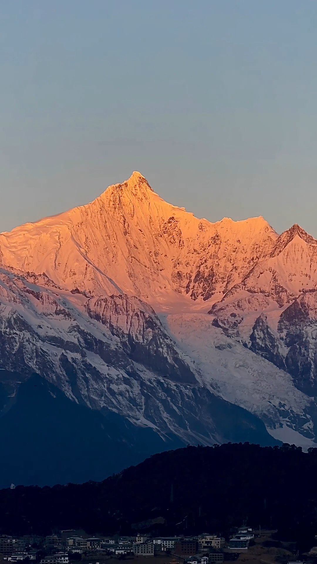 看梅里雪山从月映银山到日照金山