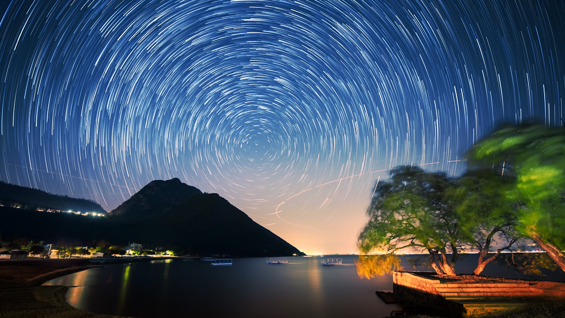 延时摄影看云南抚仙湖璀璨星空