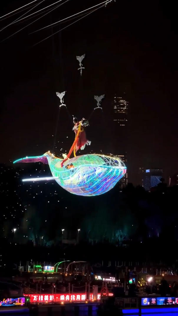 鲲鹏与天女散花光影秀太绝了